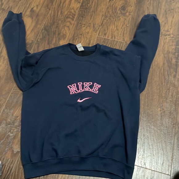 selling this gildan navy blue sweater with Nike embroidery on it size medium - Picture 6 of 6